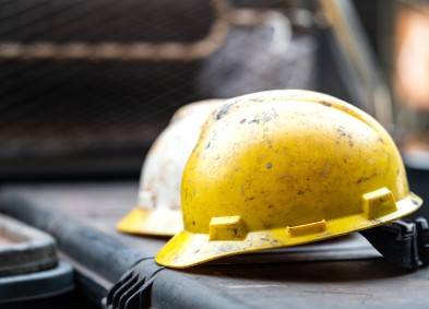 hard hat photograph for a pipeline hdd inspectors needed job posting located throughout the united states of america in the oil and gas industry